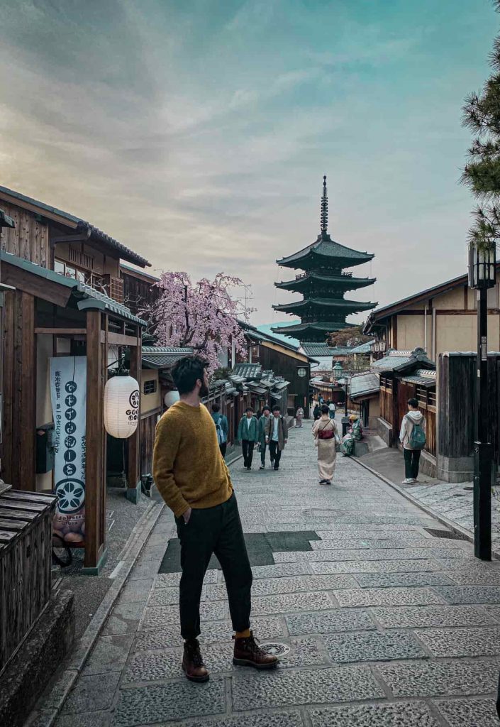 Where is Manzino, Ysaka Pagoda, Higashiyama, Kyoto, Japan